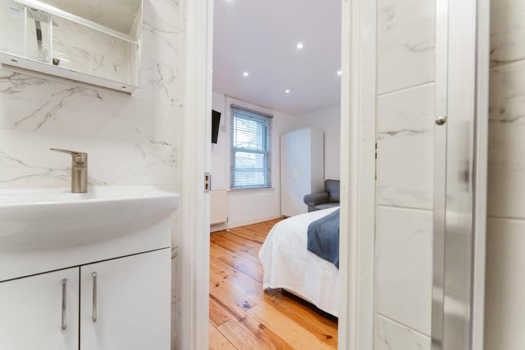 Your Lovely Studio Flat- West3 伦敦 外观 照片